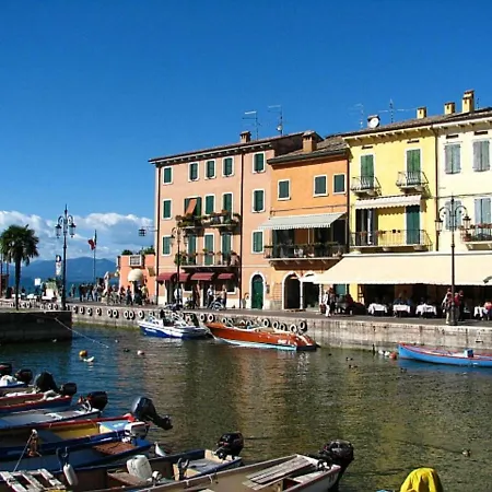 Le Camelie 133s Lazise